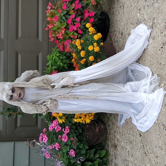 50" Lighted Halloween Scary Bride - Picture 10 of 11